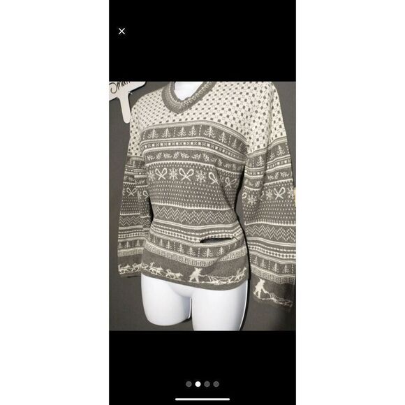 Woolrich sweater with pocket size small - Picture 3 of 3